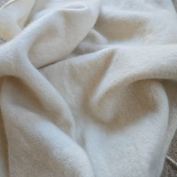 Sferra Dorsey Cashmere Throw or Wrap {{{SHRUNK}}} - Picture 5 of 11